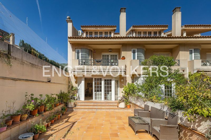 Foto 2196c43f-5f25-4cdc-836c-65990993a9d0. Casa amb calefacció aparcament a Zona Nord Rubí