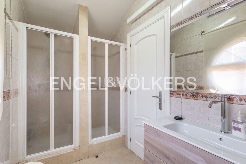 Foto 64e933e1-4c71-4682-b6c9-60f985a63ff1. Casa amb calefacció aparcament a Zona Nord Rubí