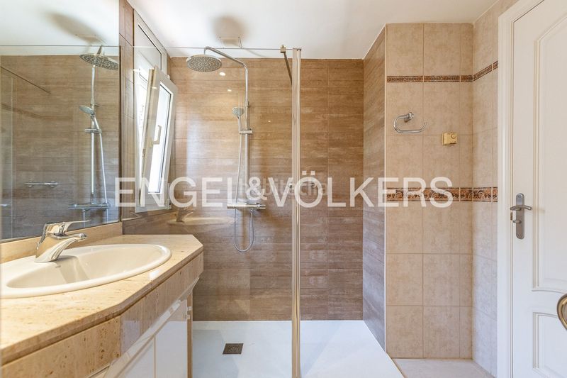 Foto ca3147f8-15d7-4d46-8a9d-804f0c45a1f2. Casa amb calefacció aparcament a Zona Nord Rubí