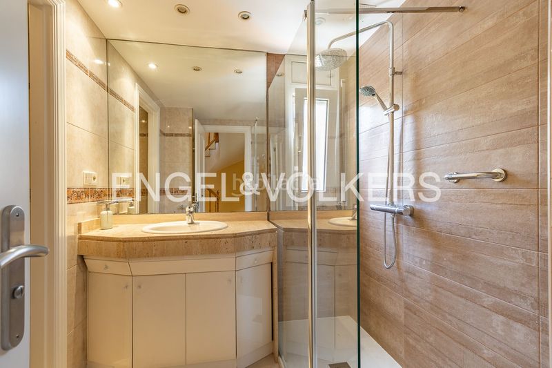 Foto e2194e8c-4feb-4953-9bb7-2e98fc230e95. Casa amb calefacció aparcament a Zona Nord Rubí