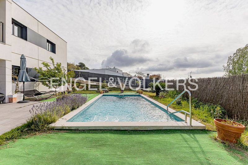 Foto 0acebe35-fa62-4cc6-bb8e-6d5b8aa189fb. Casa amb calefacció aparcament piscina a Begues