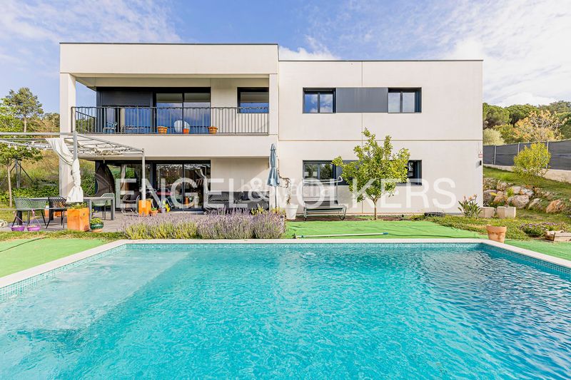 Foto 122f5d55-71de-4bfe-be1b-ea60b1ce2182. Casa amb calefacció aparcament piscina a Begues