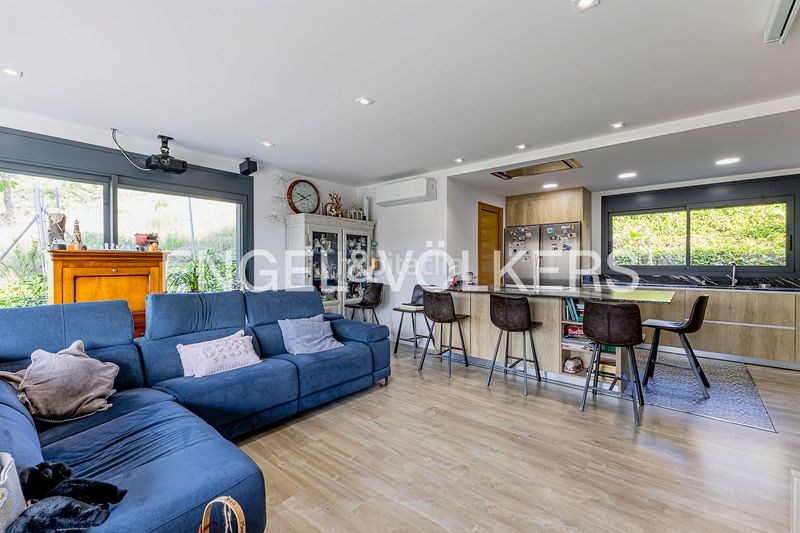 Foto 2b85b80a-4ed9-4c02-8380-d1a466e472dd. Casa amb calefacció aparcament piscina a Begues