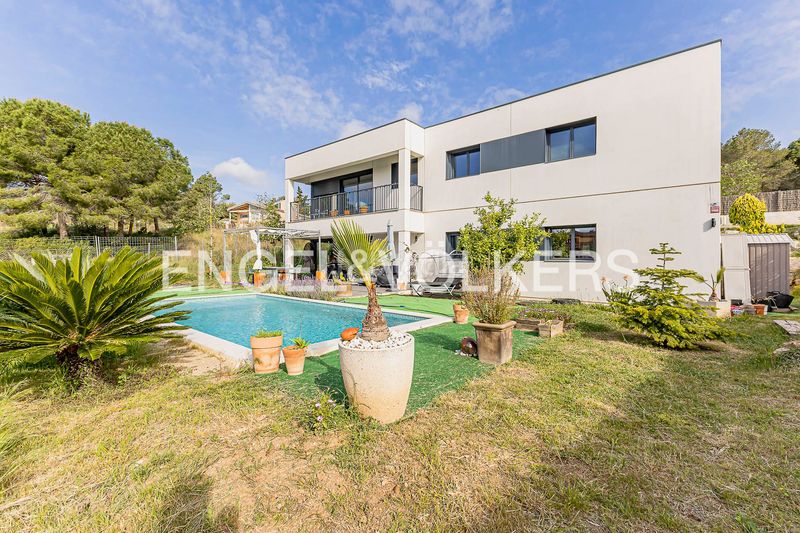 Foto 56464657-628c-49ab-bddd-ada561d55e29. Casa amb calefacció aparcament piscina a Begues