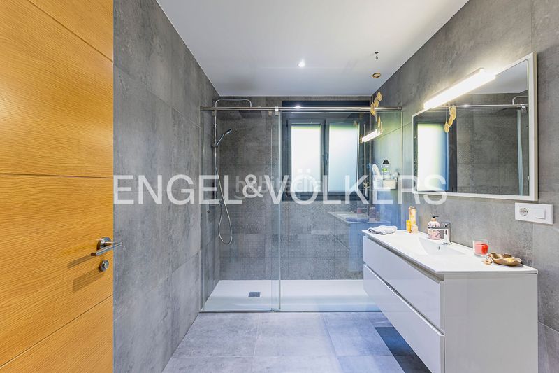 Foto 7df51560-b65b-4a19-bb76-189712afc504. Casa amb calefacció aparcament piscina a Begues