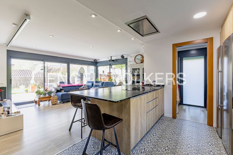 Foto 84565a15-9c2d-49dd-a7d7-fb5bcac3ba6c. Casa amb calefacció aparcament piscina a Begues