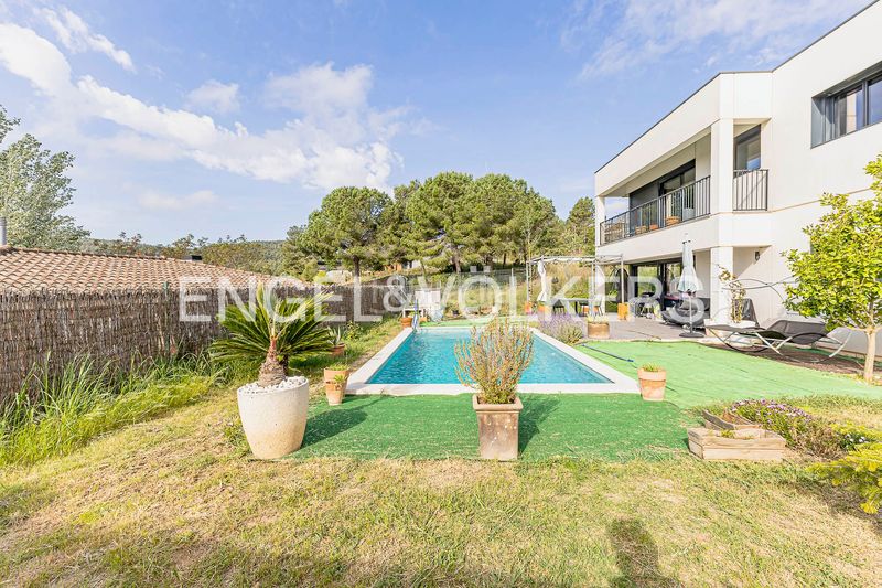 Foto 8fd10158-34de-478c-900e-6f1b235f9275. Casa amb calefacció aparcament piscina a Begues