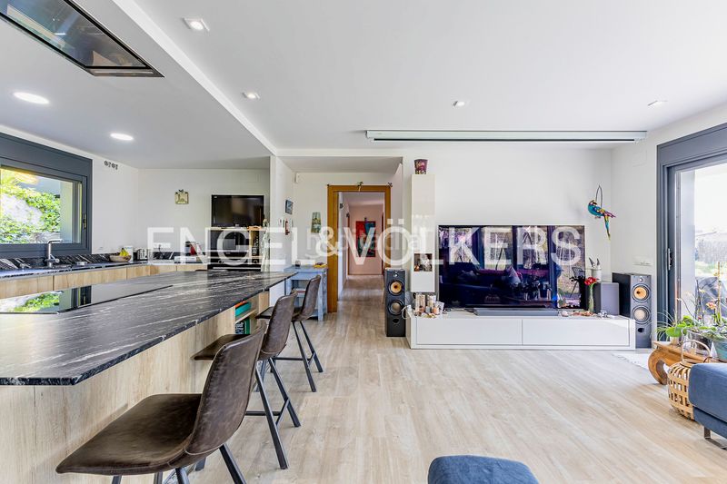 Foto 98930b9c-05a7-4c53-b368-7ebc0f2e426f. Casa amb calefacció aparcament piscina a Begues