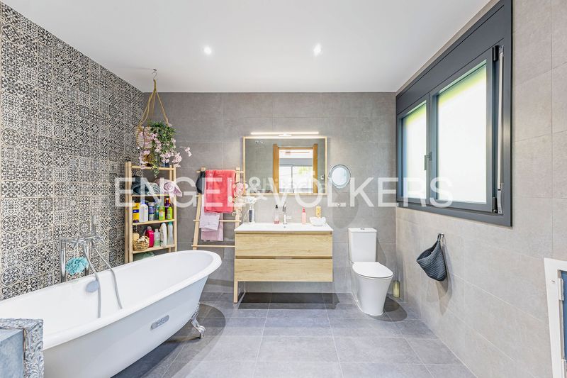 Foto acc6186a-093d-4e3e-a63d-17c895303561. Casa amb calefacció aparcament piscina a Begues