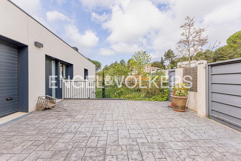 Foto b0e5b5fc-e3dc-4da5-87b7-f630e716e580. Casa amb calefacció aparcament piscina a Begues