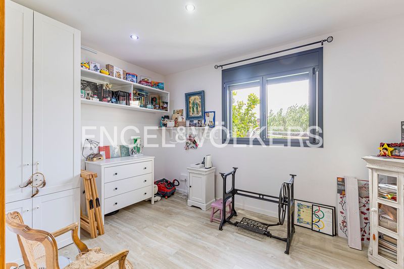 Foto f92f3581-538f-4f5a-9ba5-420e819577fa. Casa amb calefacció aparcament piscina a Begues