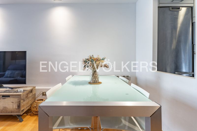 Foto 0ecd5e04-e473-4717-9b15-f0bf3a927f56. Casa adossada amb calefacció piscina a Sants Barcelona
