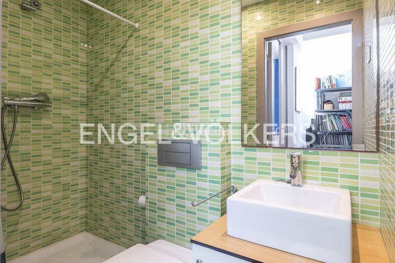 Foto 56b49897-09b7-4532-8aed-f2444789fa61. Casa adossada amb calefacció piscina a Sants Barcelona