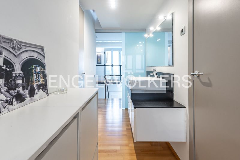 Foto 57dce692-1ee2-4931-a5a1-8f9611837248. Casa adossada amb calefacció piscina a Sants Barcelona