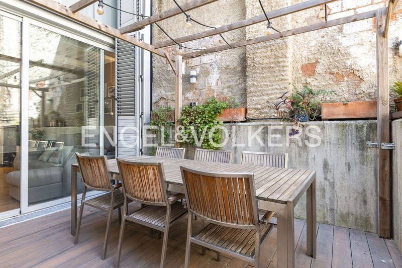 Foto 6b891218-4c1d-4478-b45d-d3e2f9e4fd34. Casa adossada amb calefacció piscina a Sants Barcelona