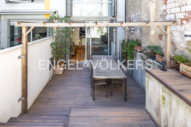 Foto 6fea2e12-e708-46d2-8f84-7e23086432d2. Casa adossada amb calefacció piscina a Sants Barcelona