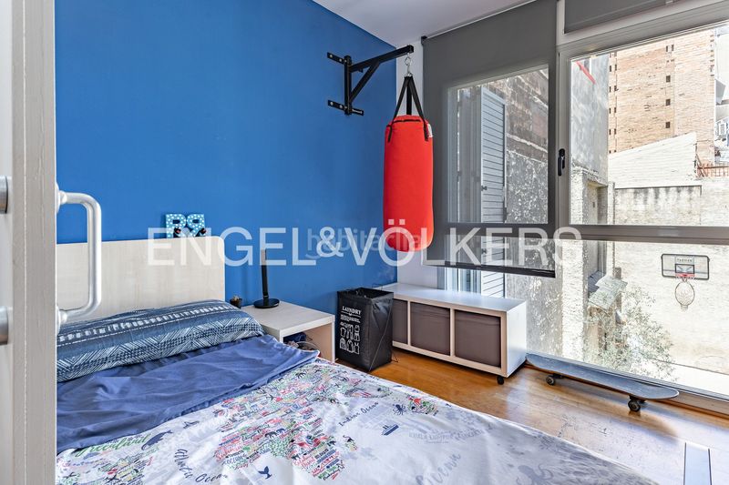 Foto 8320b4f5-9989-4480-ab27-480ceb035abc. Casa adossada amb calefacció piscina a Sants Barcelona