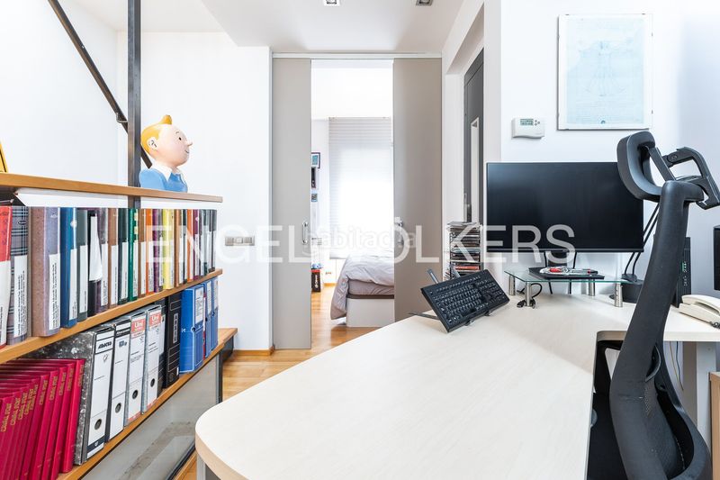 Foto a7d5c7a2-52ad-42aa-98a2-0f955d848d05. Casa adossada amb calefacció piscina a Sants Barcelona