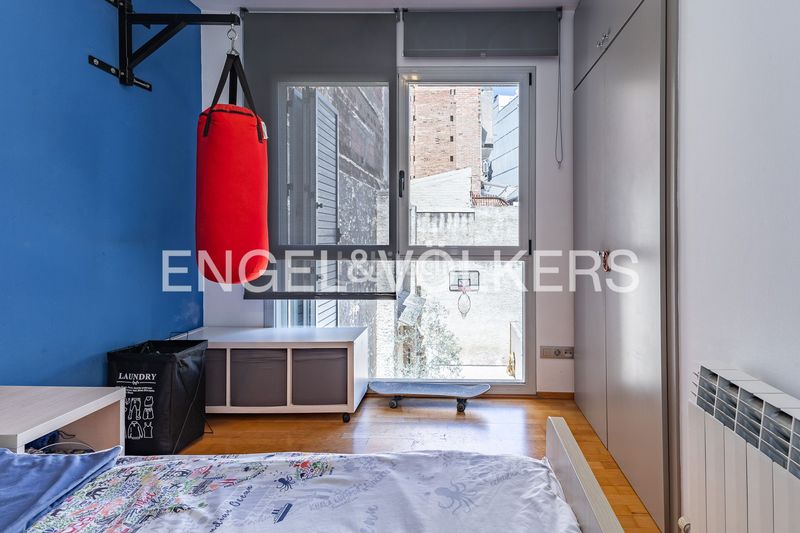 Foto ac2f2830-5a59-42cd-a37d-2ad4d530cd7b. Casa adossada amb calefacció piscina a Sants Barcelona