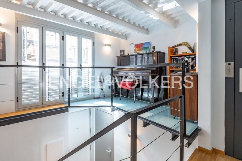 Foto b66ce457-6d29-4a50-8677-0332ce34f8c8. Casa adossada amb calefacció piscina a Sants Barcelona