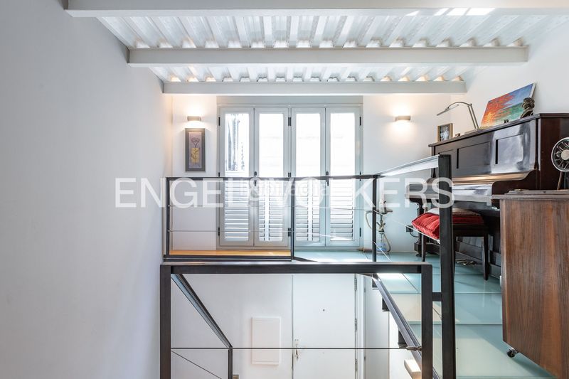 Foto c9420669-f70b-4ebb-9b89-1c30c286148b. Casa adossada amb calefacció piscina a Sants Barcelona