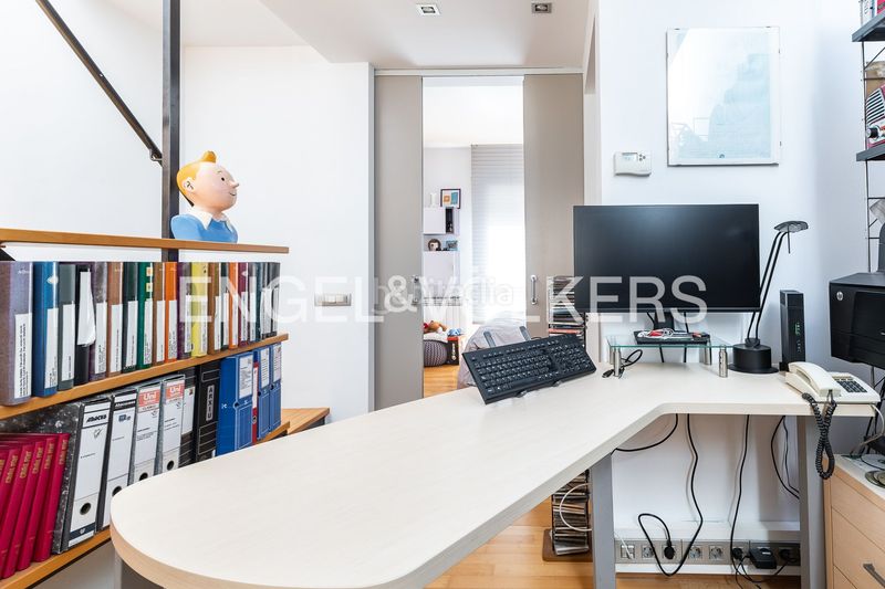 Foto d03e1161-4d3b-4ee3-9801-7ac41b3d3f68. Casa adossada amb calefacció piscina a Sants Barcelona