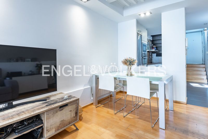 Foto d871a59d-e010-441e-86fe-dbac0da96f2f. Casa adossada amb calefacció piscina a Sants Barcelona