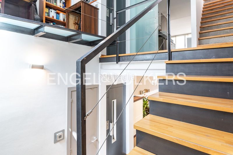 Foto e10a74eb-93d7-4170-98a3-50a144b599ed. Casa adossada amb calefacció piscina a Sants Barcelona