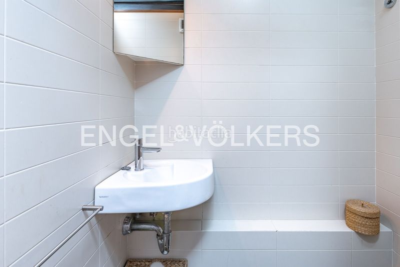 Foto e6262fae-2960-41d9-9231-ea972efc85fa. Casa adossada amb calefacció piscina a Sants Barcelona