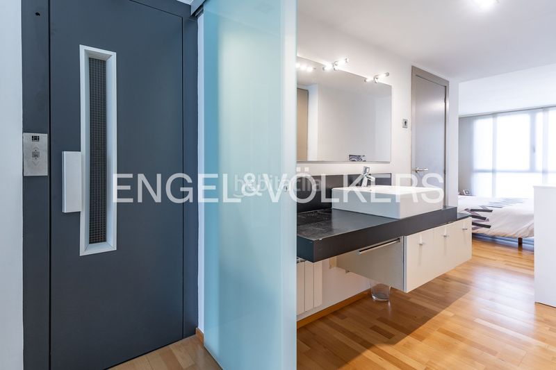 Foto ea151257-4ba7-4ac8-b4b1-c8971f737384. Casa adossada amb calefacció piscina a Sants Barcelona