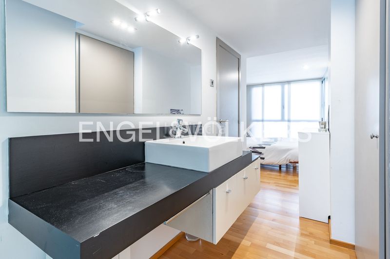 Foto edc2cd4e-d06e-478e-998a-6e38ddaf6edb. Casa adossada amb calefacció piscina a Sants Barcelona