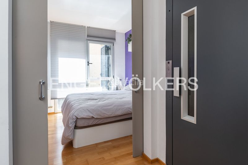 Foto f56d8c62-55da-4c8c-9760-91ac3b4e8354. Casa adossada amb calefacció piscina a Sants Barcelona
