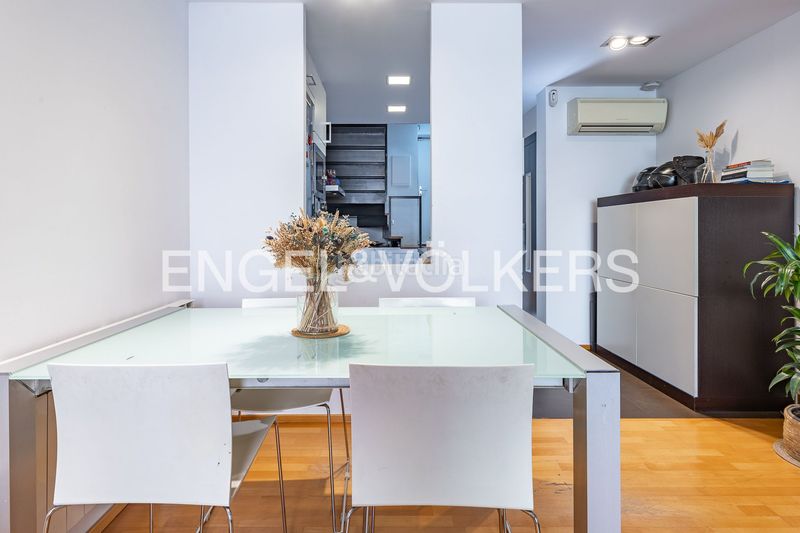 Foto f80a1e5c-5865-4c94-a67b-ec19cf998d0f. Casa adossada amb calefacció piscina a Sants Barcelona