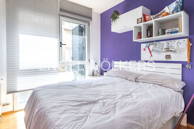 Foto facb66dd-a230-4264-a0f9-e96d02a05de4. Casa adossada amb calefacció piscina a Sants Barcelona