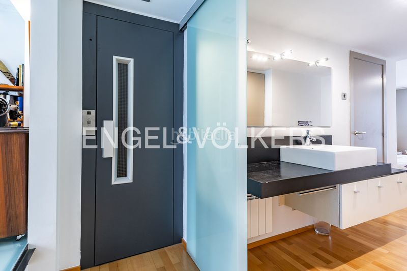 Foto fea66a71-b820-4f2c-bae5-db4205a0822d. Casa adossada amb calefacció piscina a Sants Barcelona