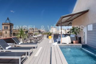 Lloguer Àtic a Sant Antoni. Atico de lujo vacacional con terraza privada y piscina compartid
