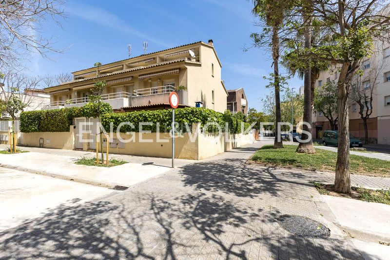 Foto c5a563cd-0d24-42bf-adf3-4bc15b2b3b16. Semi detached house with heating parking in Sant Joan Vilanova i la Geltrú