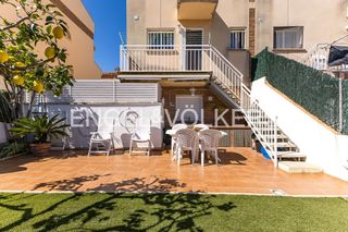 Location Maison à Calafell Poble. Vivienda con jardín y  terrazas con vistas en calafell