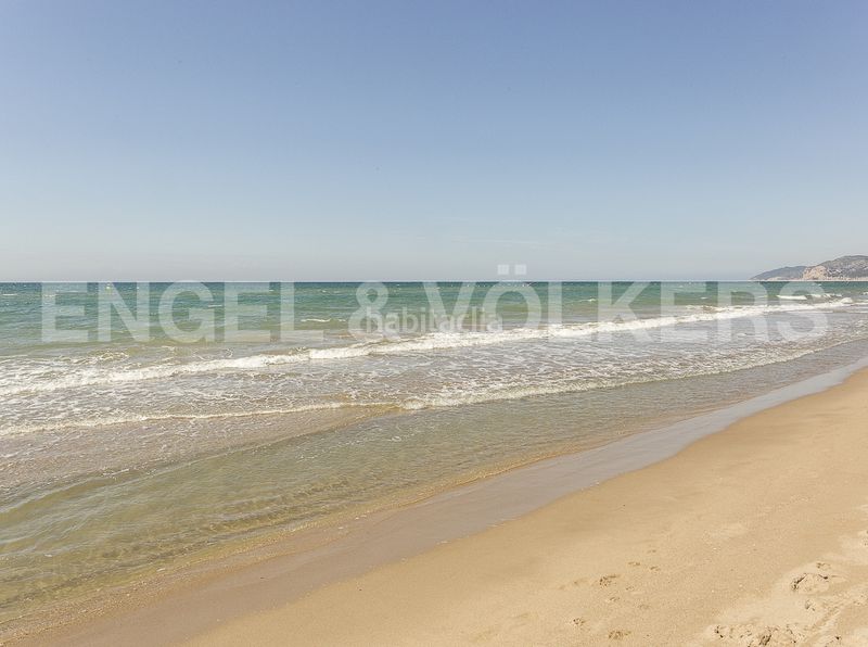 Foto aba298df-25b1-44a6-b373-72017222a347. Casa amb calefacció aparcament piscina a La Pineda Castelldefels