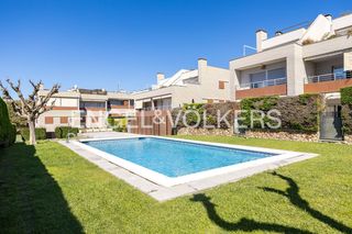 Duplex in Els Munts. Vivienda con solárium y vistas al mar en els munts