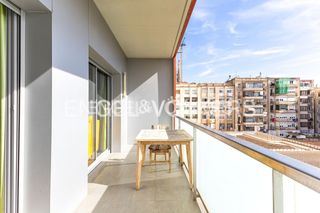 Pis a Sagrada Família. Piso de tres habitaciones y terraza en eixample