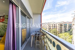 Pis a Sagrada Família. Piso de tres habitaciones y terraza en eixample