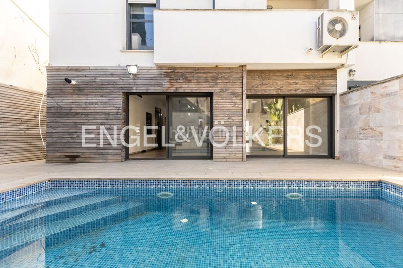 Foto a6a9afe1-c7b7-4146-a909-48ee812be2f8. Casa adossada amb calefacció aparcament piscina a Canet de Mar