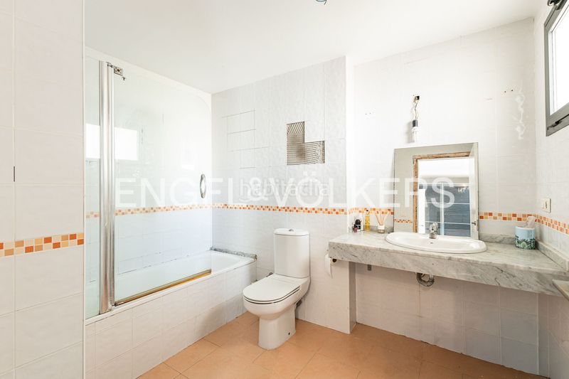 Foto b91e377a-89c3-40cd-96c3-12cfb2993e6c. Casa adossada amb calefacció aparcament piscina a Canet de Mar