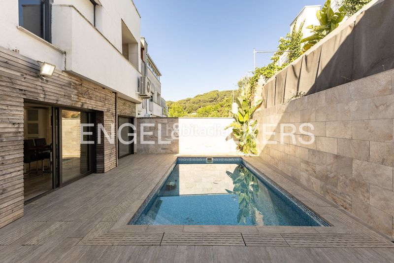 Foto bc9eeb51-d5cd-4619-a475-1039a89e578b. Casa adossada amb calefacció aparcament piscina a Canet de Mar