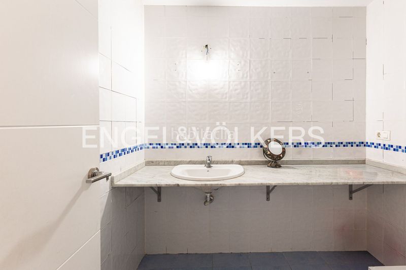 Foto d21f81a2-96f0-4d50-a97d-d760f8f1b399. Casa adossada amb calefacció aparcament piscina a Canet de Mar