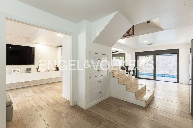 Foto d8ff50c0-65d7-4fb1-bd32-2df25355b127. Casa adossada amb calefacció aparcament piscina a Canet de Mar