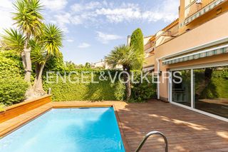 Affitto Casa in Tiana. Exclusiva vivienda de diseño con jardín, piscina y vistas al mar
