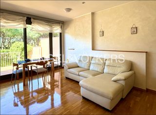 Location Appartement à Gava Mar. Enacantador piso con jardin privado