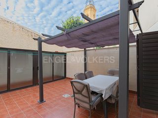 Location Appartement à Barri de les Corts. Encantador duplex en les corts